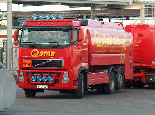 1203-gasolina-108-volvo-fh12-qstaroil-hpim1352