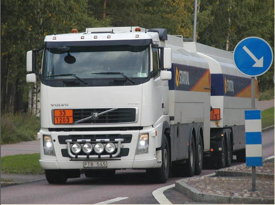 1203-gasolina-117-volvo-fh12-wallners-åkeri-ab-i-falun
