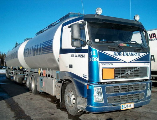 2014-03-peroxido-de-hidrogeno-en-solucion-acuosa-adr-volvo-fh12-haanpaa-hpim3565