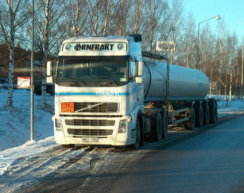 2014-04-peroxido-de-hidrogeno-en-solucion-acuosa-volvo-fh12-ornfrakt-hpim4821