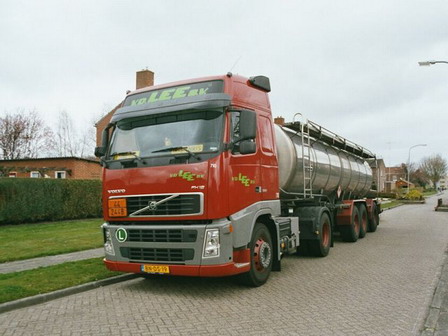 2448-01-azufre-fundido-volvo-fh12-420-tasz-vdlee-koster-0103